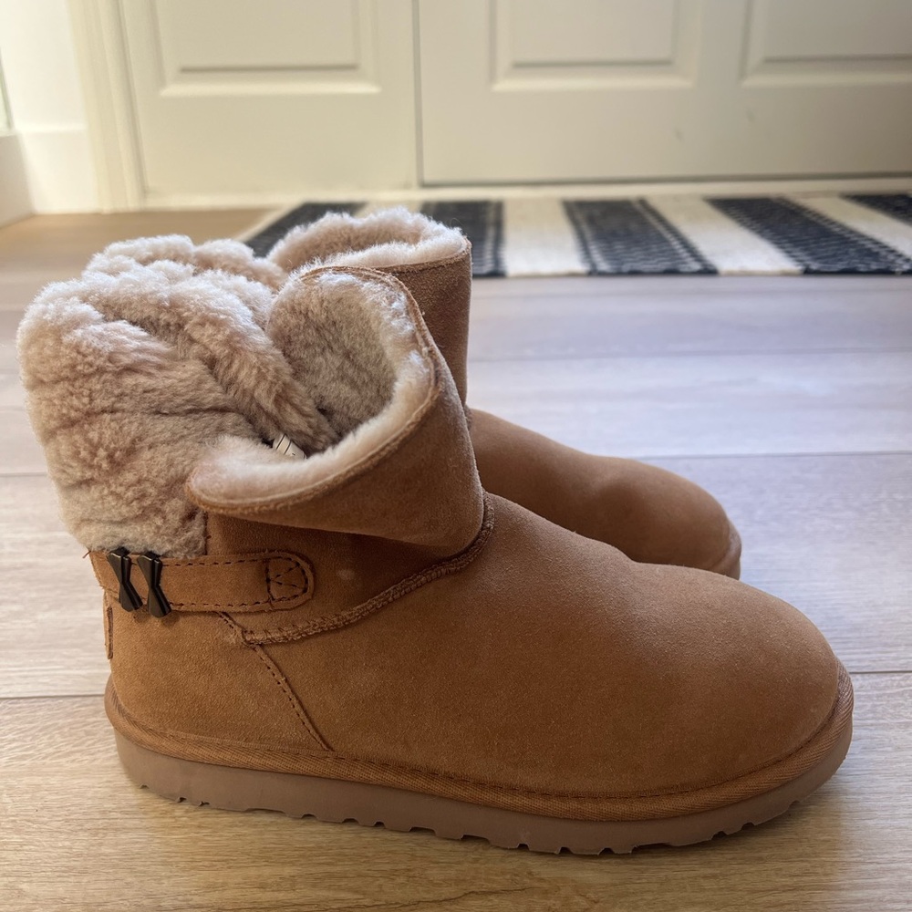 UGG ankle boots Adria women’s size 5 - fits like 6